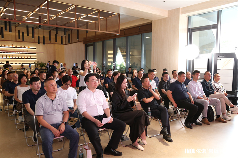 1761027034594769.jpg 10140164.jpg